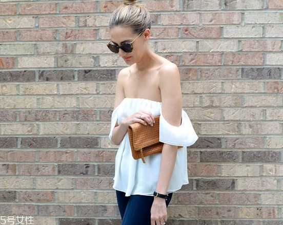 棉t恤發(fā)霉了怎么洗掉 白t恤發(fā)霉了怎么洗掉 棉t恤發(fā)霉了怎么洗掉 白t恤發(fā)霉了怎么洗掉