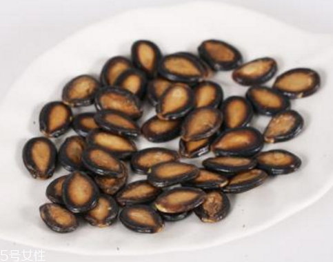 西瓜子與南瓜子的區(qū)別 西瓜子能和南瓜子同吃嗎？