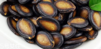 西瓜子與南瓜子的區(qū)別 西瓜子能和南瓜子同吃嗎？