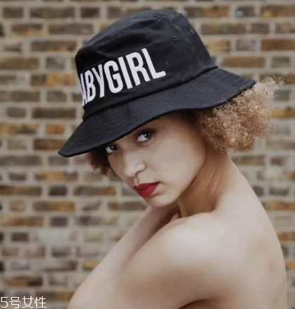 夏天戴什么帽子好看？夏季帽子搭配圖片