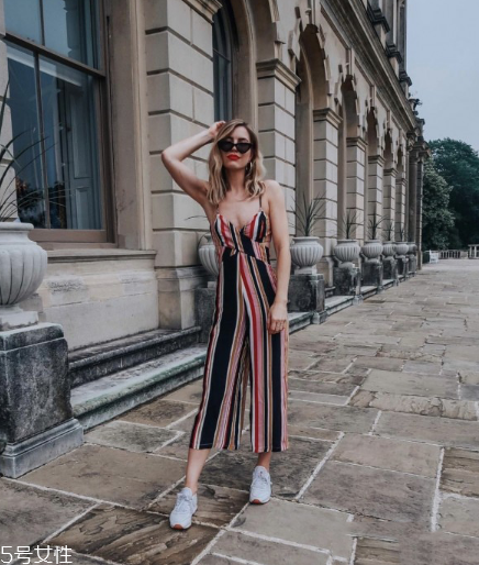 吊帶連體褲怎么穿？吊帶連體褲搭配圖片