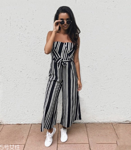 吊帶連體褲怎么穿？吊帶連體褲搭配圖片