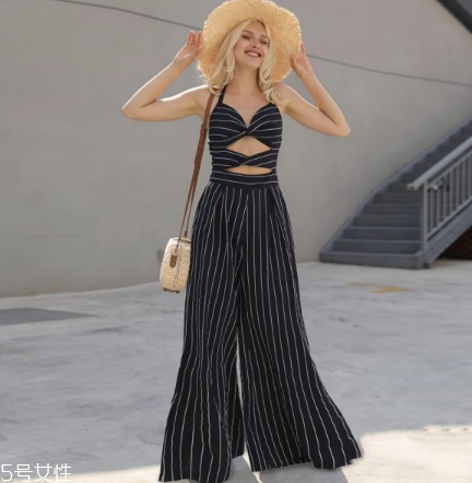 吊帶連體褲怎么穿？吊帶連體褲搭配圖片