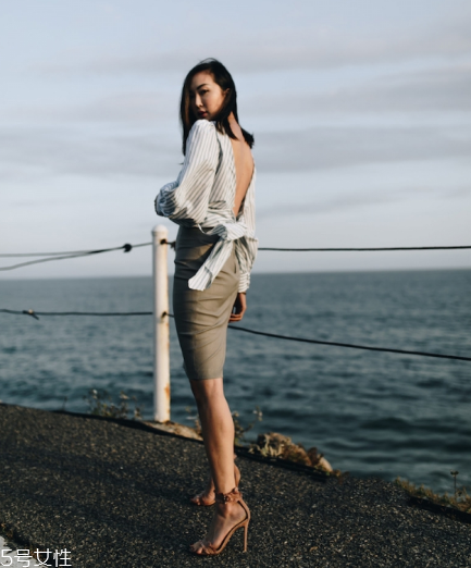 一字帶涼鞋怎么搭配？一字帶涼鞋搭配技巧