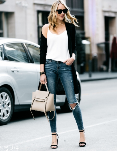 一字帶涼鞋怎么搭配？一字帶涼鞋搭配技巧