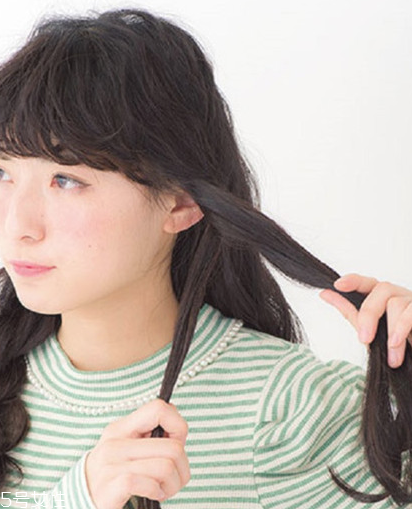 徐夢潔雙馬尾怎么扎步驟圖 徐夢潔同款雙馬尾扎法教程 徐夢潔雙馬尾怎么扎步驟圖 徐夢潔同款雙馬尾扎法教程