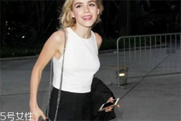 黑色短褲配什么上衣？黑色短褲上衣怎么搭配？