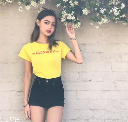 黑色短褲配什么上衣？黑色短褲上衣怎么搭配？