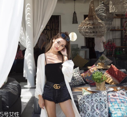 黑色短褲配什么上衣？黑色短褲上衣怎么搭配？