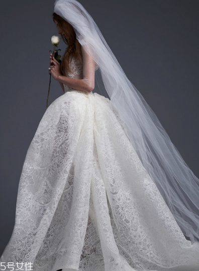 婚紗可以用洗衣機(jī)洗嗎？婚紗用洗衣機(jī)洗好嗎？