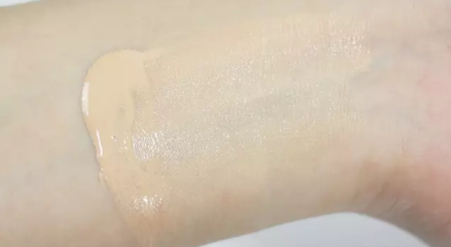 雅詩蘭黛和蘭蔻粉底哪個好？