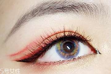 錦鯉眼妝怎么畫 創(chuàng)意錦鯉眼妝畫法分解 錦鯉眼妝怎么畫 創(chuàng)意錦鯉眼妝畫法分解