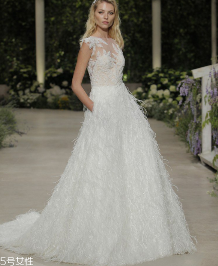 婚紗可以配涼鞋嗎？婚紗搭配涼鞋可以嗎？