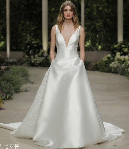 婚紗可以配涼鞋嗎？婚紗搭配涼鞋可以嗎？