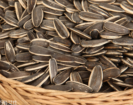 葵瓜子不能和什么一起吃？葵瓜子能和西瓜子一起吃嗎？