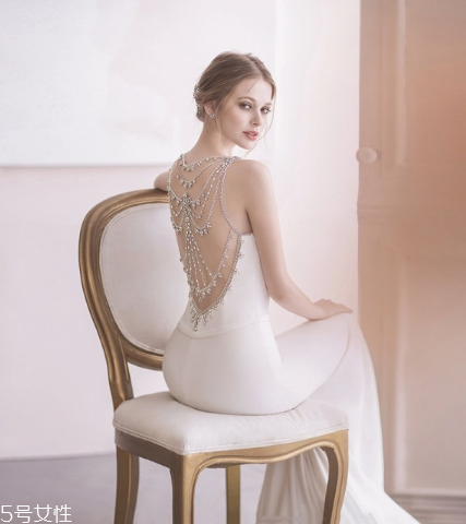 婚紗是男方買還是女方買？婚紗應(yīng)該哪一方買？