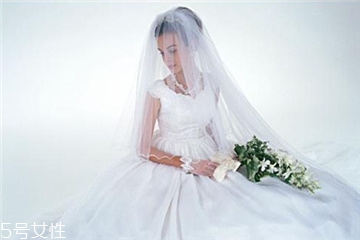 婚紗是男方買還是女方買？婚紗應(yīng)該哪一方買？