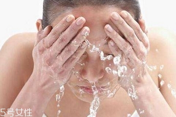 敏感肌能用洗面奶嗎？適合敏感肌用的洗面奶