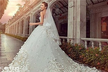 婚紗頭紗怎么戴？婚紗頭紗固定方法