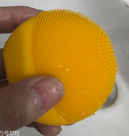 敏感肌能用潔面儀嗎？敏感肌適合用潔面儀嗎？