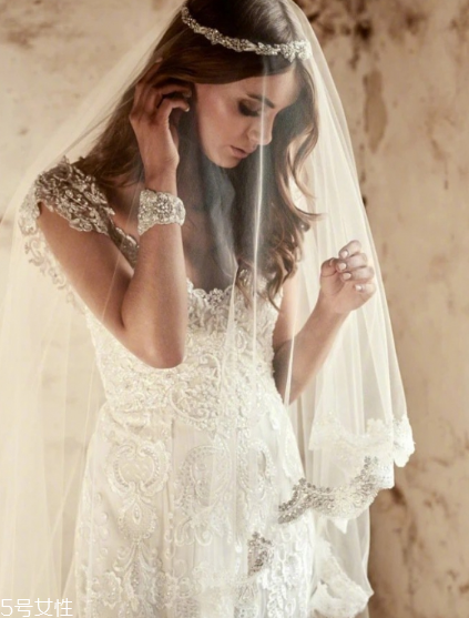 婚紗一般多少錢一套？婚紗買多少錢的合適？