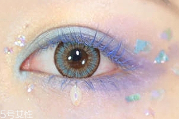 夢(mèng)幻人魚(yú)眼妝教程 簡(jiǎn)單的人魚(yú)公主眼妝 夢(mèng)幻人魚(yú)眼妝教程 簡(jiǎn)單的人魚(yú)公主眼妝