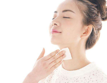 敏感肌用卸妝水還是卸妝油？