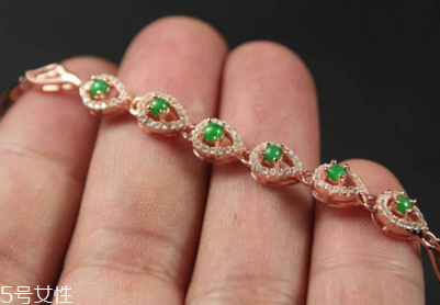 翡翠手鏈一般幾顆珠子？翡翠手鏈幾顆珠子好？
