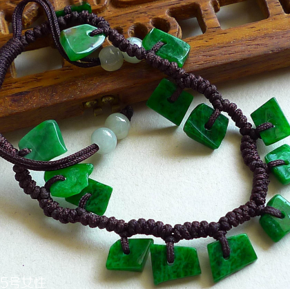 翡翠手鏈多少錢？翡翠手鏈正品價格