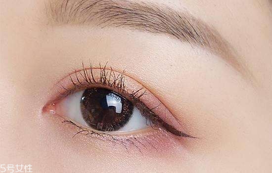 錦鯉眼妝怎么畫 創(chuàng)意錦鯉眼妝畫法分解 錦鯉眼妝怎么畫 創(chuàng)意錦鯉眼妝畫法分解