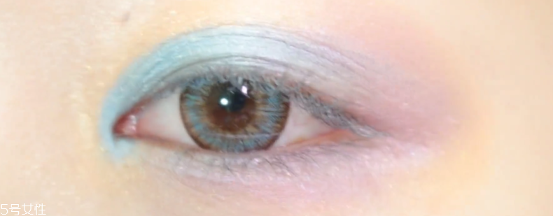 夢(mèng)幻人魚(yú)眼妝教程 簡(jiǎn)單的人魚(yú)公主眼妝 夢(mèng)幻人魚(yú)眼妝教程 簡(jiǎn)單的人魚(yú)公主眼妝