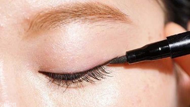 錦鯉眼妝怎么畫 創(chuàng)意錦鯉眼妝畫法分解 錦鯉眼妝怎么畫 創(chuàng)意錦鯉眼妝畫法分解