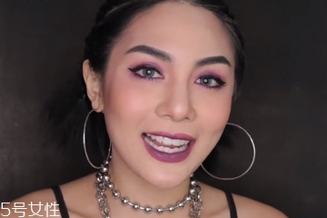 紫色口紅適合什么妝容 紫色口紅整體妝容教程 紫色口紅適合什么妝容 紫色口紅整體妝容教程