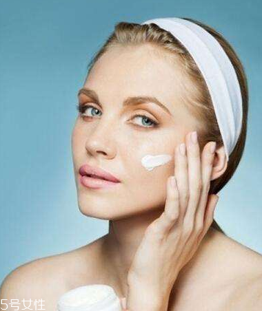 干皮起痘怎么回事？為什么干皮也長痘痘？