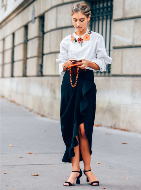 開(kāi)叉裙怎么穿 開(kāi)叉裙怎么防走光