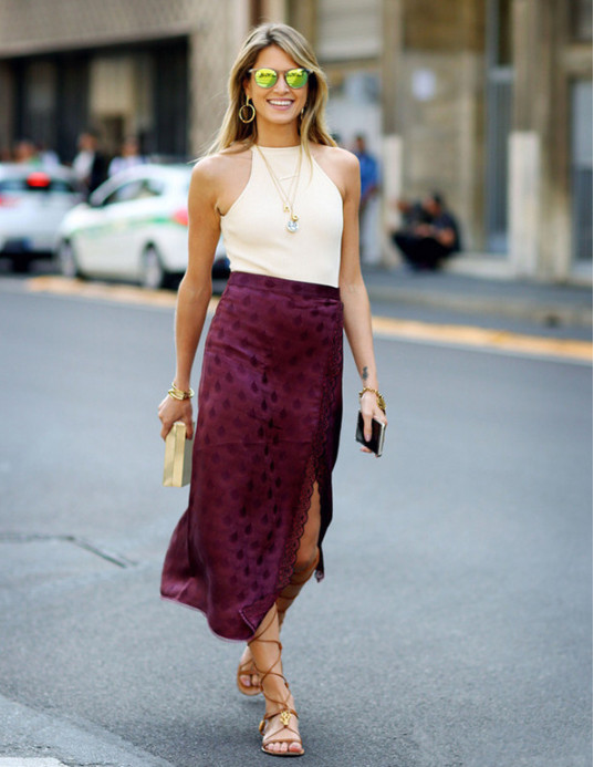 開(kāi)叉裙怎么穿 開(kāi)叉裙怎么防走光