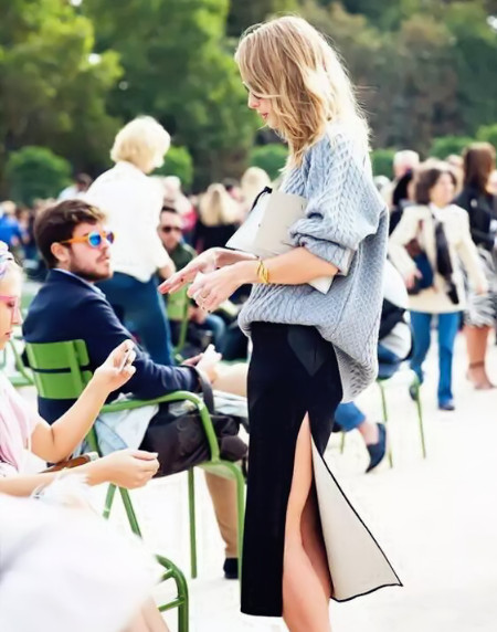 開(kāi)叉裙怎么穿 開(kāi)叉裙怎么防走光