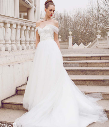 婚紗干洗費一般多少錢？干洗婚紗的價格