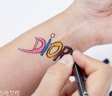 迪奧眼線液專柜多少錢(qián) 迪奧搶眼眼線液專柜價(jià)格 迪奧眼線液專柜多少錢(qián) 迪奧搶眼眼線液專柜價(jià)格