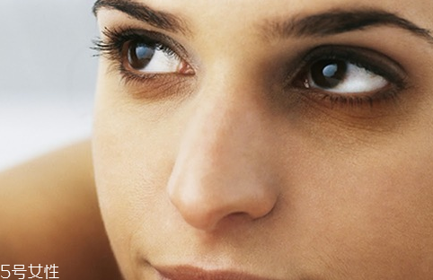 咖啡色黑眼圈怎么遮瑕 咖啡色黑眼圈用什么顏色遮瑕 咖啡色黑眼圈怎么遮瑕 咖啡色黑眼圈用什么顏色遮瑕