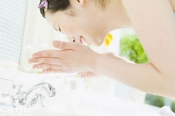 油皮一天洗幾次臉？油皮每天洗幾次臉？