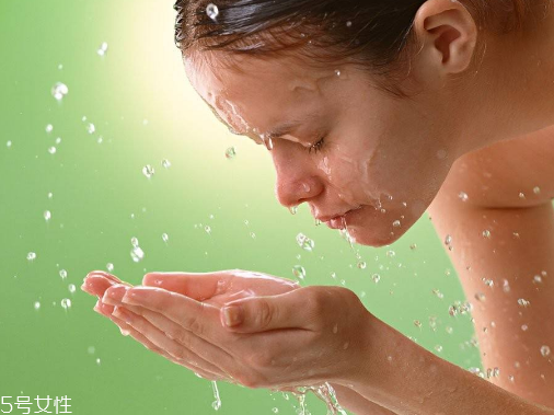 油皮一天洗幾次臉？油皮每天洗幾次臉？