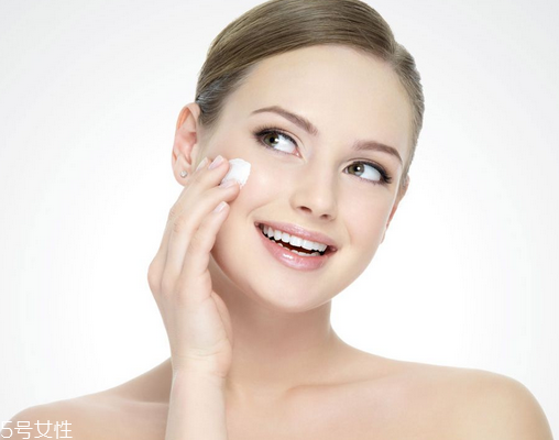 油皮可以不用乳液嗎？油皮只用水不用乳液可以嗎？