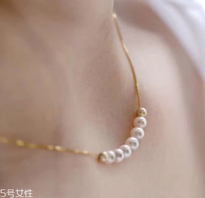 珍珠項鏈能戴著洗澡嗎？珍珠項鏈洗澡要摘下嗎？