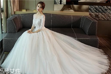 婚紗里面穿絲襪嗎？穿婚紗要穿絲襪嗎？