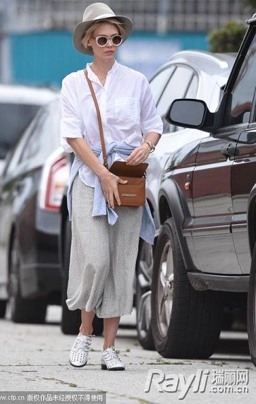 女生白襯衫配什么褲子 內行人才懂得穿搭