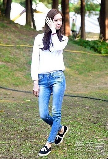 女生白襯衫配什么褲子 內行人才懂得穿搭