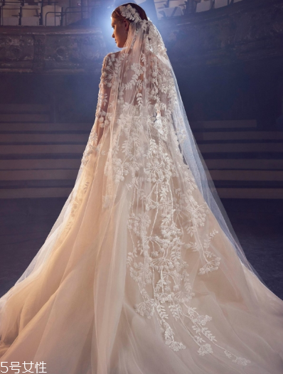 婚紗怎么疊起來裝包？婚紗怎么打包不會皺？