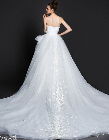 婚紗在哪里買比較好？婚紗應(yīng)該在哪買？