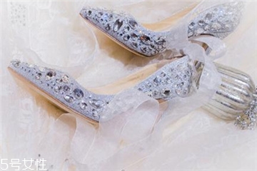 婚鞋要準(zhǔn)備幾雙？結(jié)婚要幾雙婚鞋？